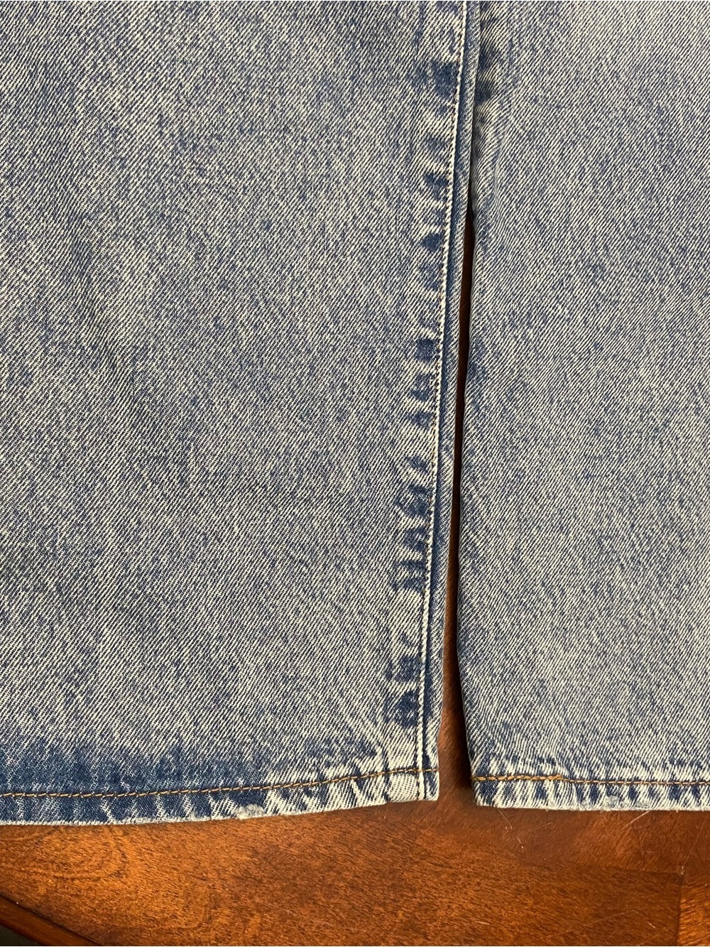 Levi's '94 ripped baggy jeans in a light blue denim wash. Size 29 - Picture 13 of 14